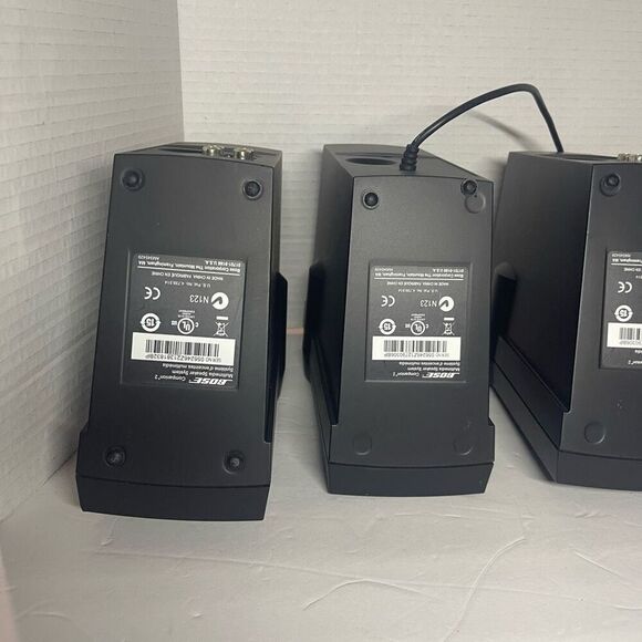 Bose Companion 2 Series Multimedia Speaker System (Black) - Tested 4 Speakers - Picture 5 of 10
